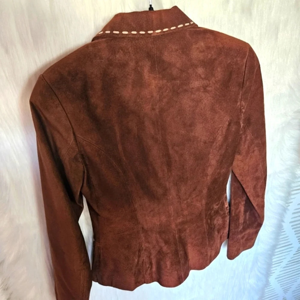 Danier Petite Yellowstonesque Roan Cropped Leather Jacket - Picture 4 of 7
